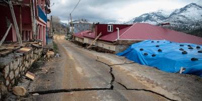 Depremler Nurhak'ta yüzey kırıkları ve çökmelere neden oldu