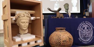 ABD'de ele geçirilen 12 tarihi eser New York'ta törenle Türk yetkililere iade edildi