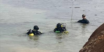 Şanlıurfa'da tırıyla sele kapılan sürücüyü arama çalışmaları sürüyor