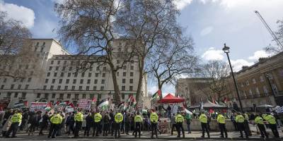 İsrail Başbakanı Netanyahu İngiltere'de protestolarla karşılandı