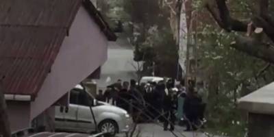 İstanbul’da pes dedirten görüntü: Korona tedbirlerini hiçe sayıp yol ortasında halay çektiler