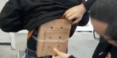 Sırtına bağladığı kutudaki su kaplumbağalarını Türkiye'ye sokmaya çalışan kişi sınırda yakalandı