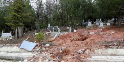 Kahramanmaraş merkezli depremler mezarlıklarda da hasara neden oldu