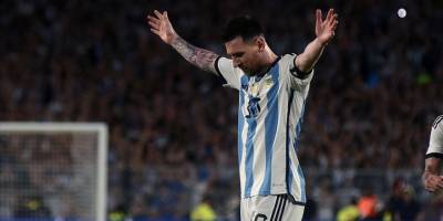 Messi, Arjantin formasıyla "100'ler kulübü"ne girdi
