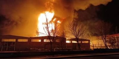 Parfüm fabrikasında yangın çıktı