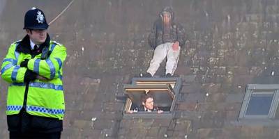 Çatıdaki kovalamacada polisten sadece bir adım uzakta saklandığı anlar gündem oldu