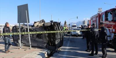 Denizli'de iki otomobilin çarpıştığı kazada 1 kişi öldü, 2 kişi yaralandı