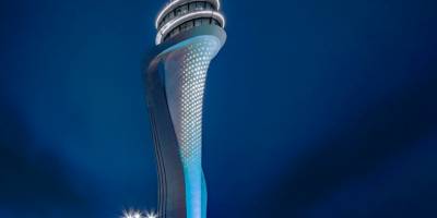 İstanbul Havalimanı Trafik Kontrol Kulesi mavi renkle ışıklandırıldı