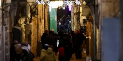 İsrail polisi, Mescid-i Aksa'ya yine baskın düzenledi