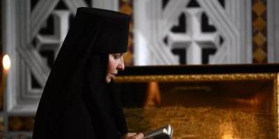 Paskalya ayini sırasında kafasına haç düşen 6 yaşındaki çocuk öldü