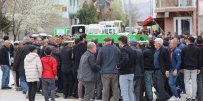 Afyonkarahisar'daki trafik kazasında hayatını kaybeden 2 genç kızın cenazeleri defnedildi