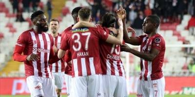 Sivasspor evinde Trabzonspor'u 4-1 mağlup etti