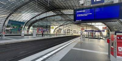 Almanya'da demir yolu çalışanlarının uyarı grevi sebebiyle tren istasyonları boş kaldı