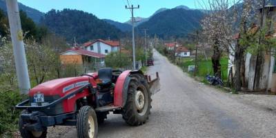 Fethiye'de traktörle motosiklet çarpıştı, 1 kişi öldü, 1 kişi yaralandı