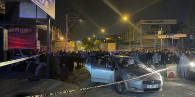 İzmir'de ehliyetsiz sürücünün kullandığı otomobilin çarptığı 1 kişi öldü, biri çocuk 2 kişi yaralandı