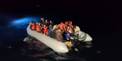 Balıkesir açıklarında 48 düzensiz mülteci kurtarıldı