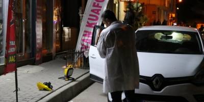 İzmir'de otomobilde silahlı saldırıya uğrayan kişi öldü