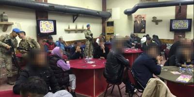 İzmir'de kumar baskını yapılan işletmede gizli bölme tespit edildi