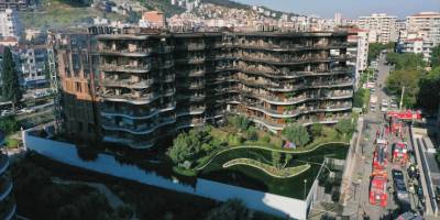 İzmir'de sitede çıkan yangını misafir fark etmiş