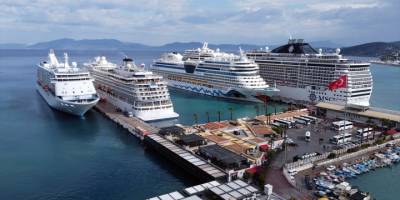 Kuşadası'na 4 kruvaziyer ile 8 bin 200 turist geldi