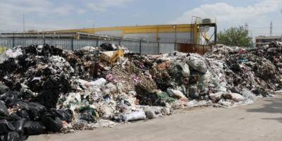 İzmir'de Ayakkabıcılar Sitesi esnafından atık şikayeti