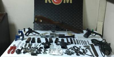 İzmir'de ruhsatsız silah tamir ve satışı yapan kişi gözaltına alındı
