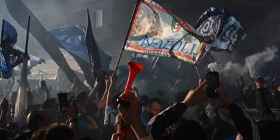 Napoli'nin şampiyonluk kutlamalarında kan döküldü: 1 ölü, 200 yaralı