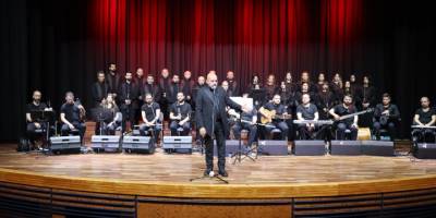 Depremde 7 üyesini kaybeden Antakya Medeniyetler Korosu Denizli'de konser verdi