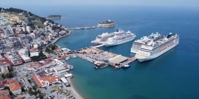 Kuşadası Limanı'na 4 kruvaziyer yanaştı