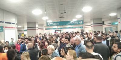 İzmir'de metro seferlerinde aksama yaşandı