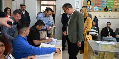 Gençlik ve Spor Bakanı Kasapoğlu, İzmir'de oyunu kullandı