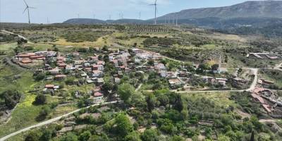 İzmir'in 84 seçmenli Yayla Mahallesi'nde oy verme işlemi sürüyor