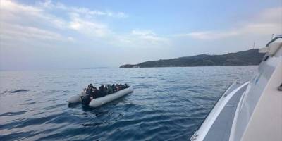 İzmir açıklarında 115 düzensiz göçmen kurtarıldı, 85 göçmen yakalandı