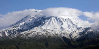 Ağrı Dağı'na mayıs ayında kar yağdı