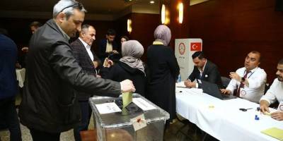 Yurt dışına kayıtlı seçmenler oy vermeye başladı