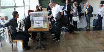 İzmir Adnan Menderes Havalimanı'nda oy verme işlemi başladı