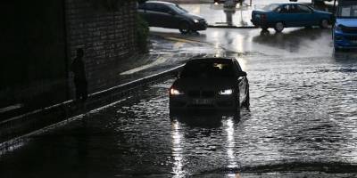 Ankara'da sağanak ve dolu su baskınlarına neden oldu