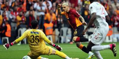 Galatasaray şampiyonluk kapısını sonuna kadar araladı