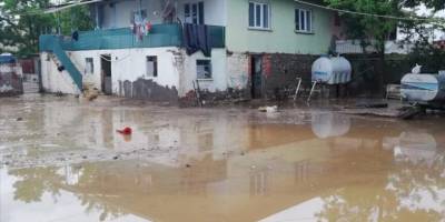 Çorum'da şiddetli yağış su baskınına neden oldu