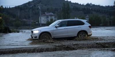 Ankara'nın Elmadağ ilçesinde sağanak nedeniyle su baskınları meydana geldi