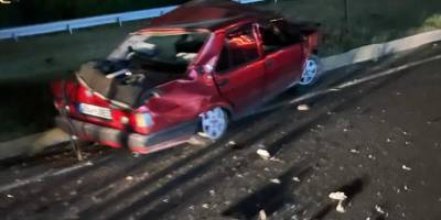 Denizli'de kamyonetle çarpışan otomobildeki 3 kişi öldü