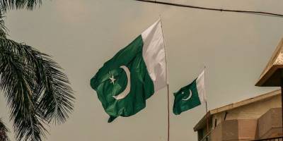 Pakistan'da 10 eski bakanın diplomatik pasaportları iptal edildi