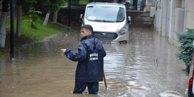 Manisa'da sağanak su baskınlarına yol açtı