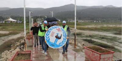 Burdur Gölü'nün suyla bağlantısı kesilen iskelesine çelenk bırakıldı