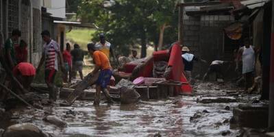 Ekvador'da sellerden 15 bin kişi etkilendi