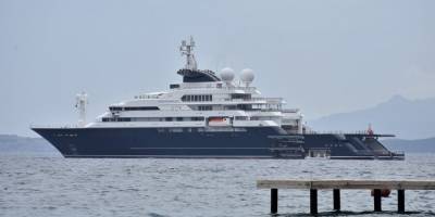 Mega yat "Octopus" Bodrum'a demir attı