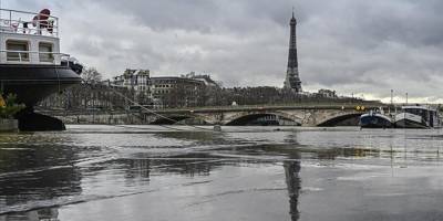 Fransa'nın başkenti Paris şiddetli yağış sonrası sele teslim oldu