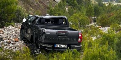 Eski Ekonomi Bakanı Nihat Zeybekci, trafik kazasında yaralandı