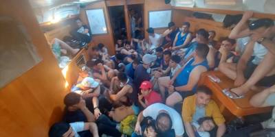 Muğla açıklarında 86 düzensiz göçmen yakalandı