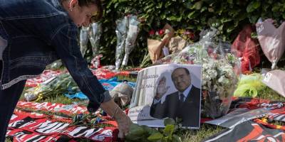 İtalya, Berlusconi için ulusal yas ilan edilmesini tartışıyor